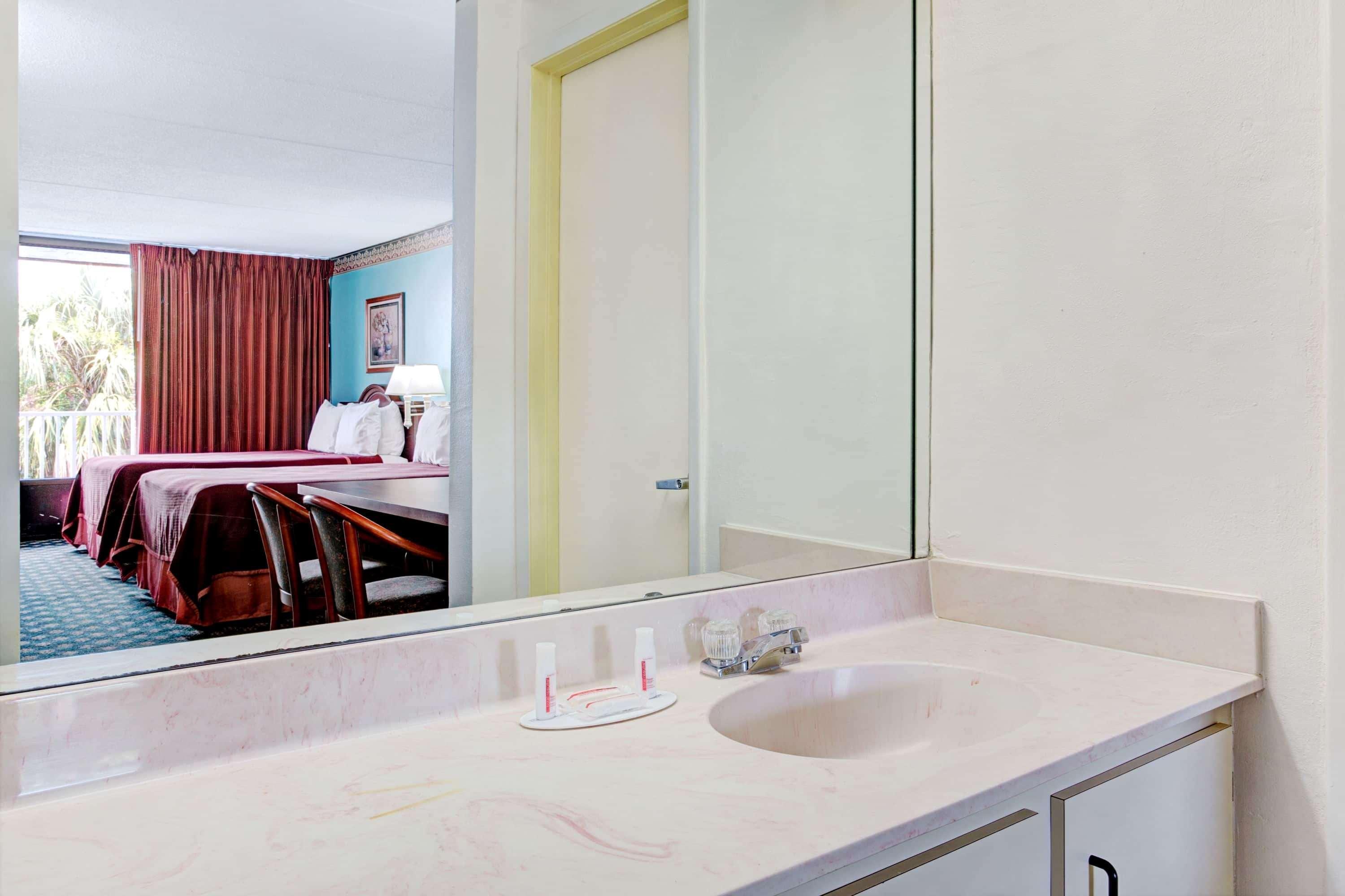 Howard Johnson By Wyndham Clearwater - Dunedin Buitenkant foto