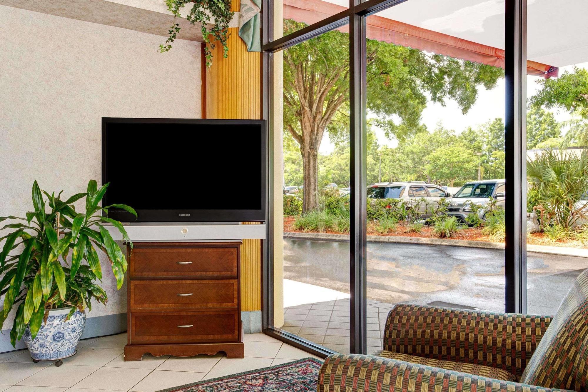 Howard Johnson By Wyndham Clearwater - Dunedin Buitenkant foto